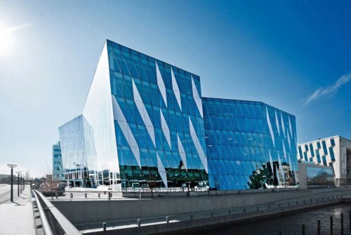Geely Holding Group acquiert une participation dans Daimler AG